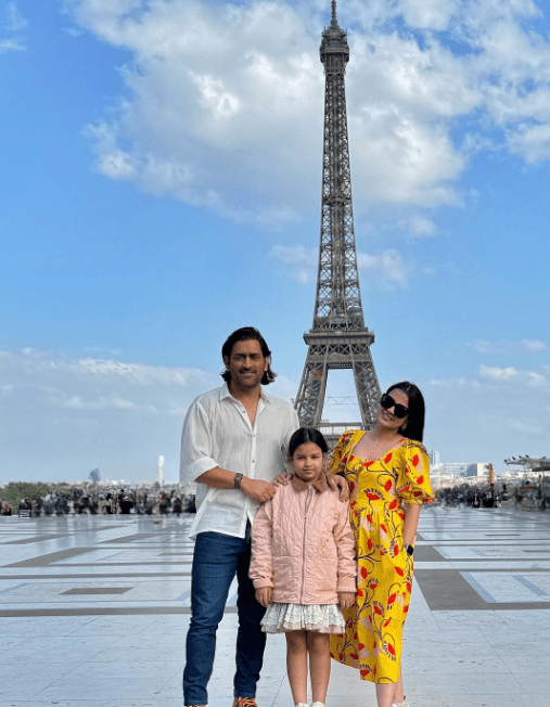 Mahendra Singh Dhoni was spotted enjoying his vacation in Paris