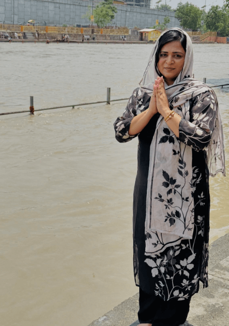 Urvashi Raddiya got blessings