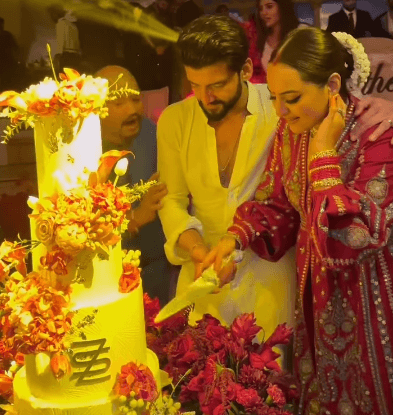 Sonakshi Sinha and Zaheer Iqbal cut the cake at the reception