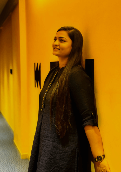 Alpaben Patel gave very beautiful poses with blue kurti