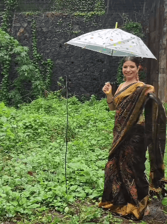 Tarak Mehta Roshan Bhabhi Holds Umbrella in Brown Saree