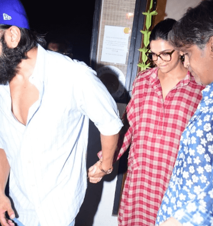 Deepika got caught in the crowd
