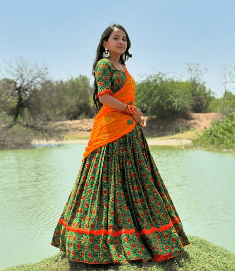 Folk singer Sheetal Thakor looks like a Gujarati fairy