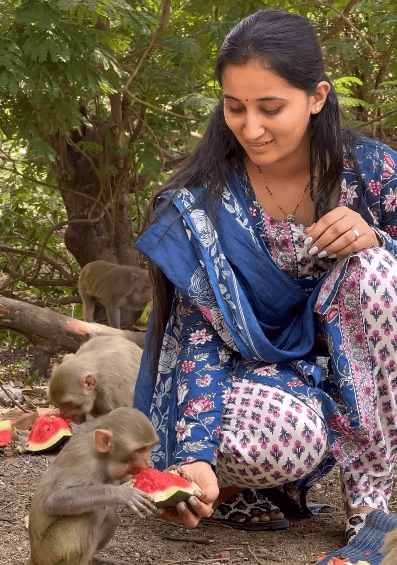 Khajurbhai wife Meenakshi Dave has won the hearts