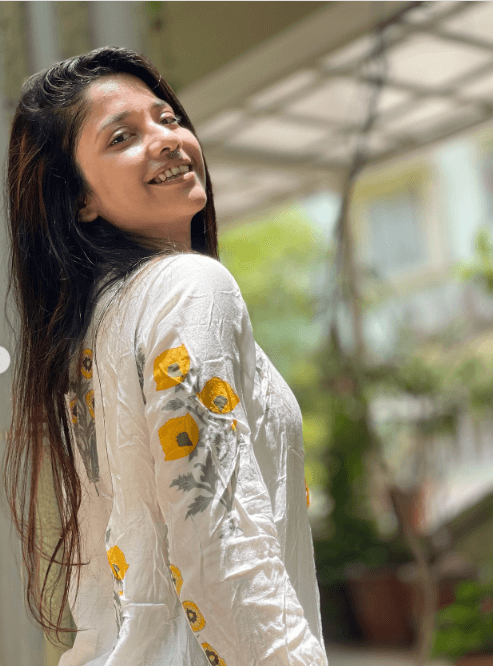 Actress Kinjal Rajpriya did a photoshoot with a white kurti