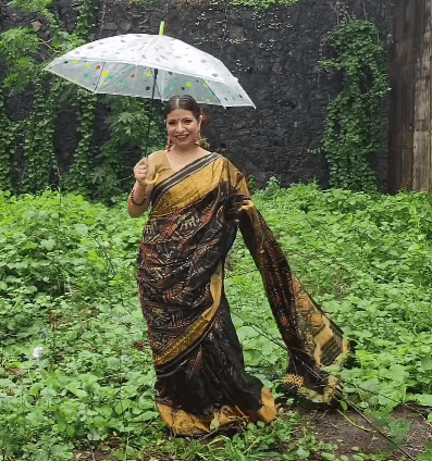 Tarak Mehta Roshan Bhabhi Holds Umbrella in Brown Saree