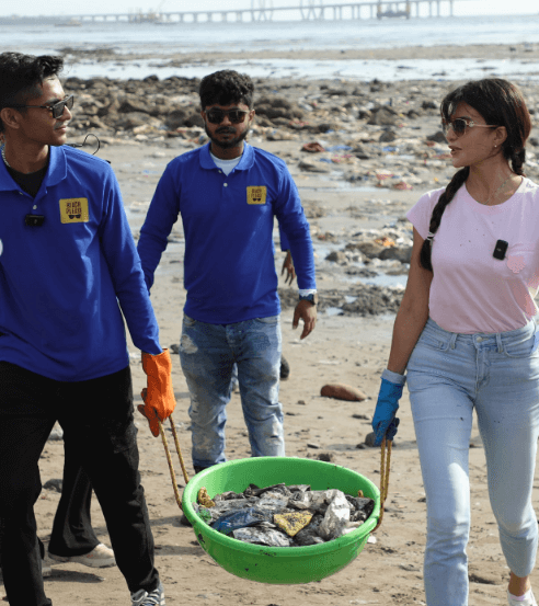 Jacqueline Celebrates Environment Day By Picking Up Garbage