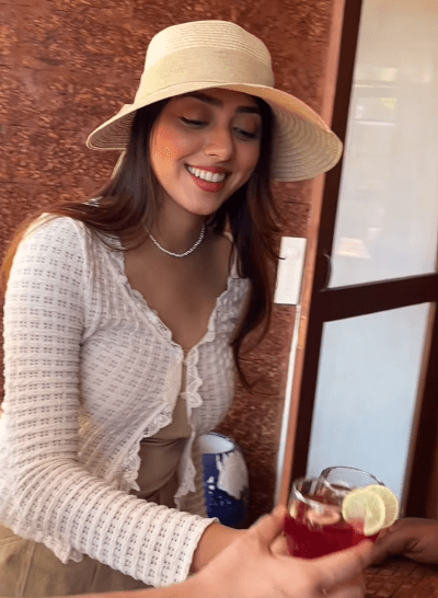 Tarak Mehta Sonu is romancing her boyfriend in Goa