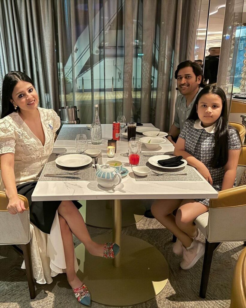 MS Dhoni vacation with his wife in Italy