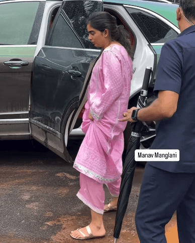 Isha Ambani along with her family took advantage of God blessed Havan and Mahapuja in Krishna Kali temple