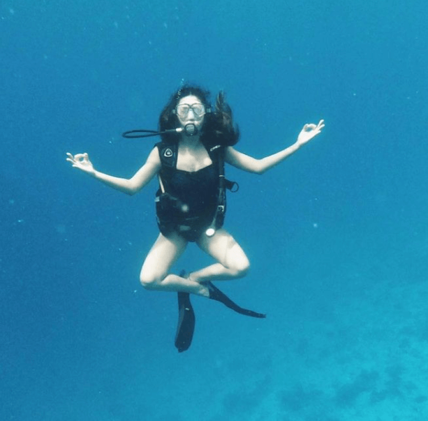 Esha Gupta gave very hot and bold pose